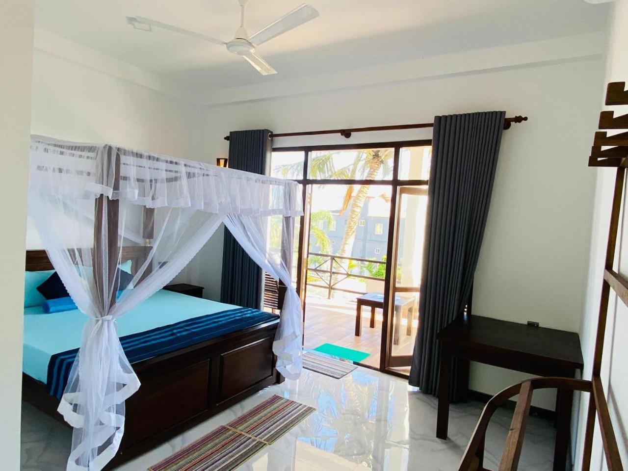 The Wave'S Guest House มิริสซา ภายนอก รูปภาพ